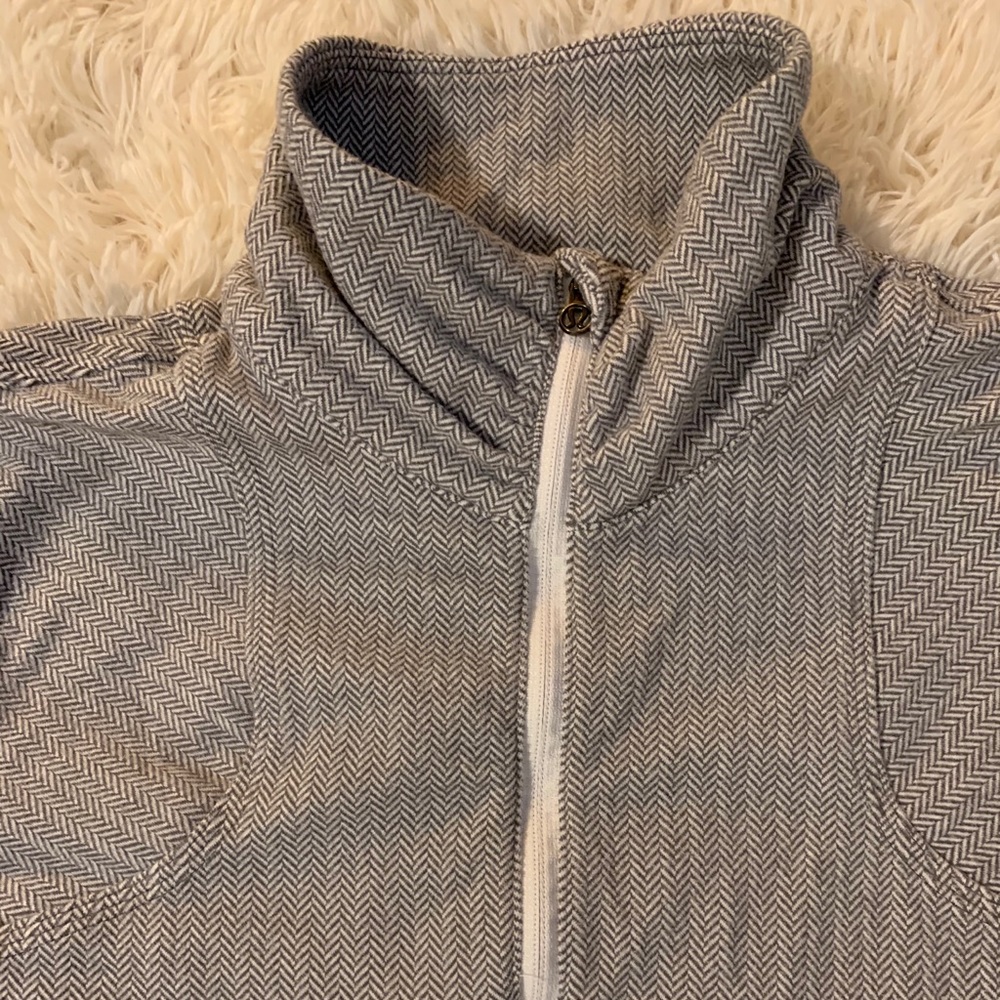 Lululemon 1/4 zip gray/white herringbone - Size 8